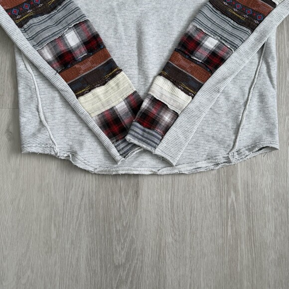 Free People We The Free Top Grey Striped Patchwork Sleeve Thermal Raw Hem Size S - Picture 4 of 11